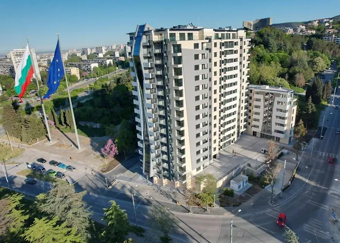 Апартамент Location,sea ​​view And Luxury In Symphony Варна
